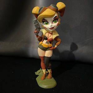 Cryptozoic DC Comics Bombshells Harley Quinn vinyl figure